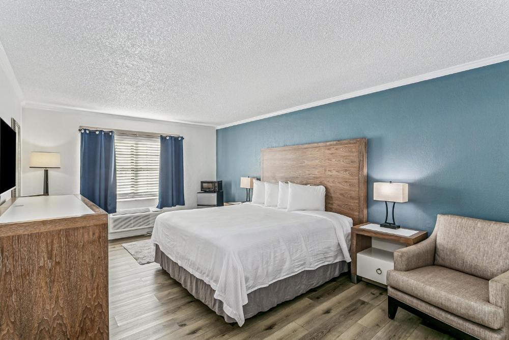 Deluxe King Room interior